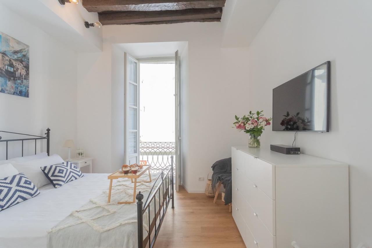 Independence Apartment With Balcony By Rent All Como Exteriör bild
