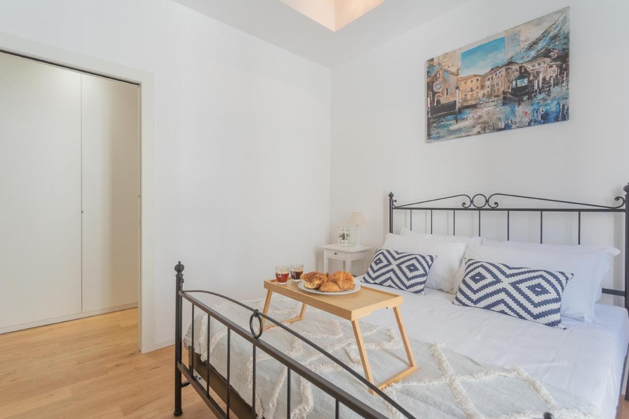 Independence Apartment With Balcony By Rent All Como Exteriör bild