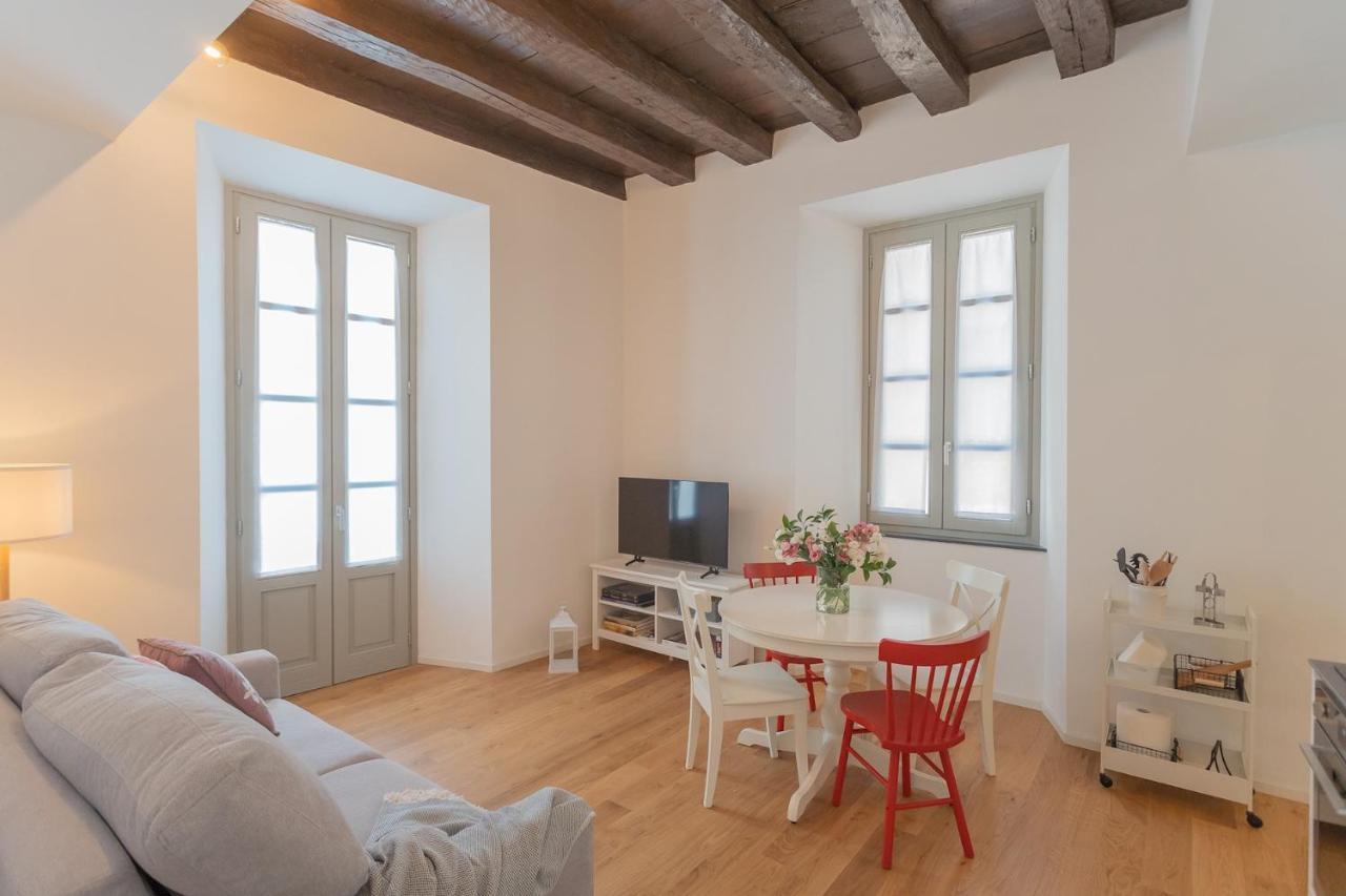 Independence Apartment With Balcony By Rent All Como Exteriör bild