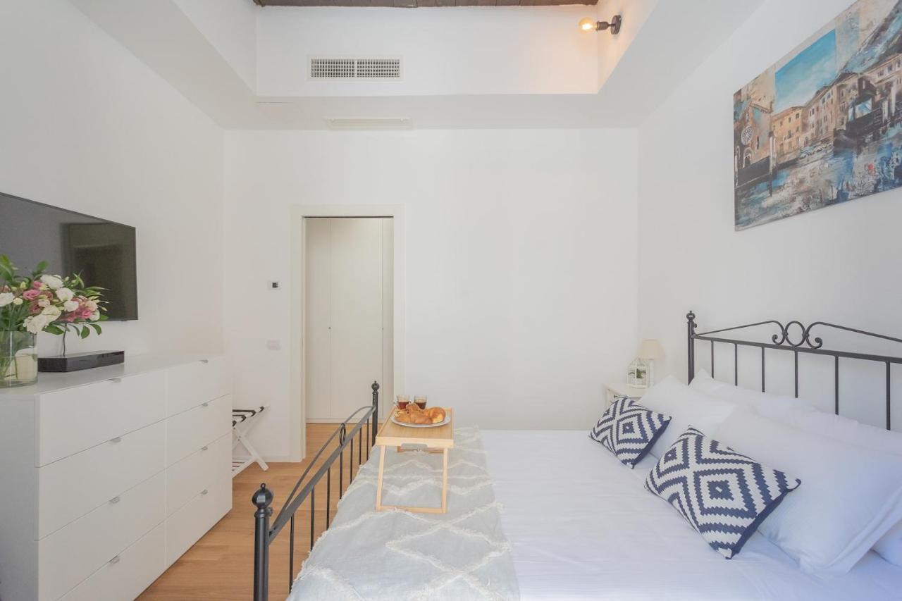 Independence Apartment With Balcony By Rent All Como Exteriör bild