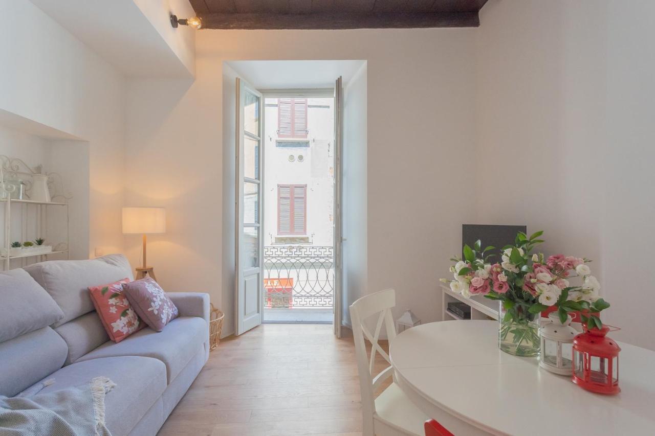 Independence Apartment With Balcony By Rent All Como Exteriör bild