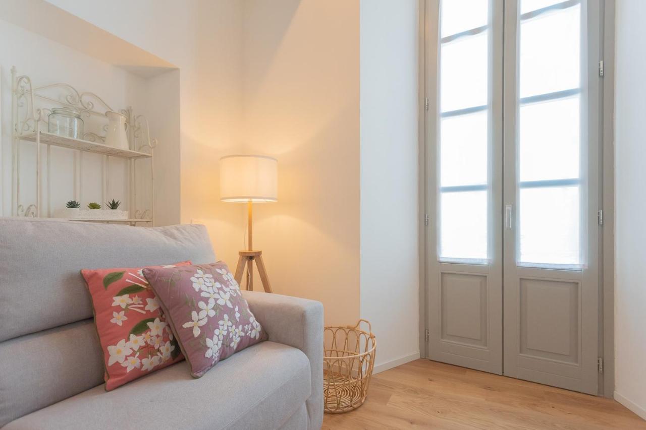 Independence Apartment With Balcony By Rent All Como Exteriör bild